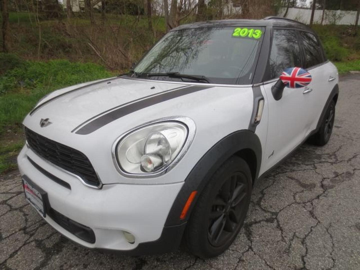 2013 White /Black Mini Countryman S (WMWZC5C52DW) with an 1.6L 4cyl Turbo engine, Automatic transmission, located at 270 US Route 6, Mahopac, NY, 10541, (845) 621-0895, 41.349022, -73.755280 - Photo#0